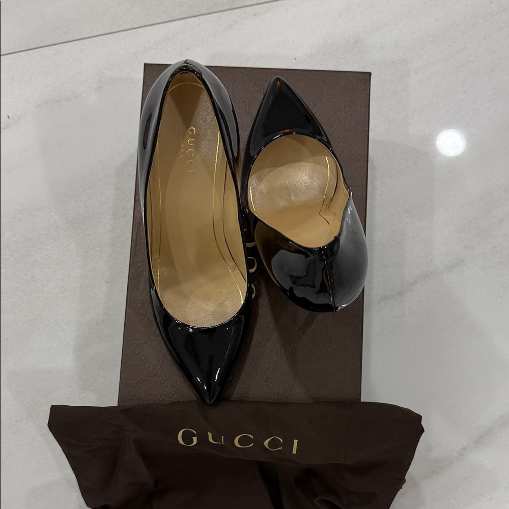 Gucci Women's Black Patent Leather Pointed-Toe stiletto pumps
